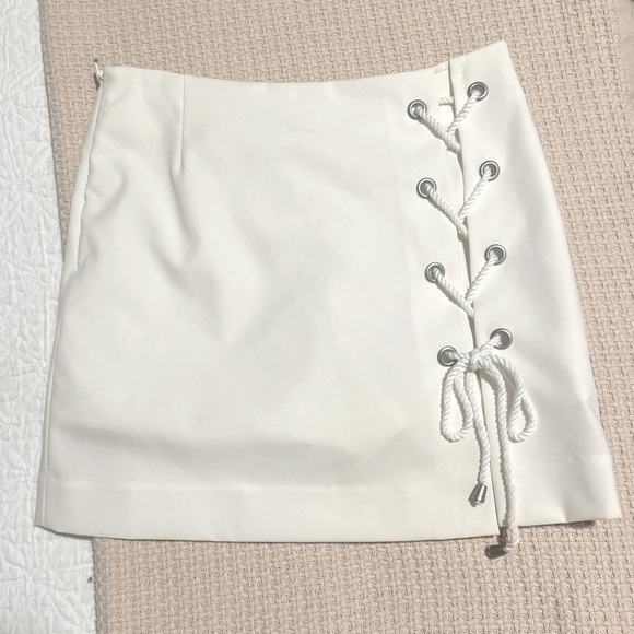 Rebecca Minkoff Dresses & Skirts - Rebecca Minkoff, mini skort, white, stretchy material, size 0